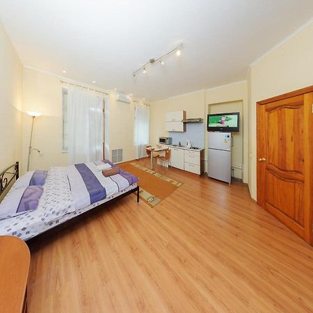 קייב Apartments In Center Metro Olimpiyskay Velyka Vaselkivska Street מראה חיצוני תמונה