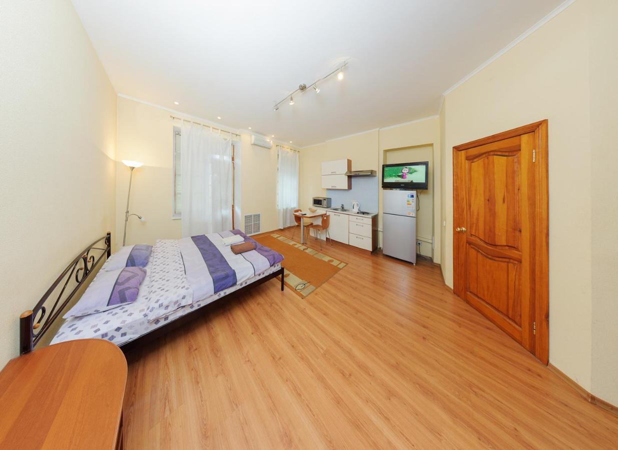 קייב Apartments In Center Metro Olimpiyskay Velyka Vaselkivska Street מראה חיצוני תמונה