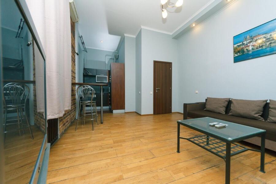 קייב Apartments In Center Metro Olimpiyskay Velyka Vaselkivska Street מראה חיצוני תמונה